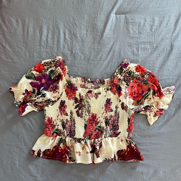 ANDREE BY UNIT Tops - ANDREE Floral Smocked Blouse with Puff‎ Sleeves flirty boho cottage babydoll